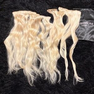 Cashmere Hair Seamless Clip In Hair Extensions 20 Inch in Lightest Blonde 60B